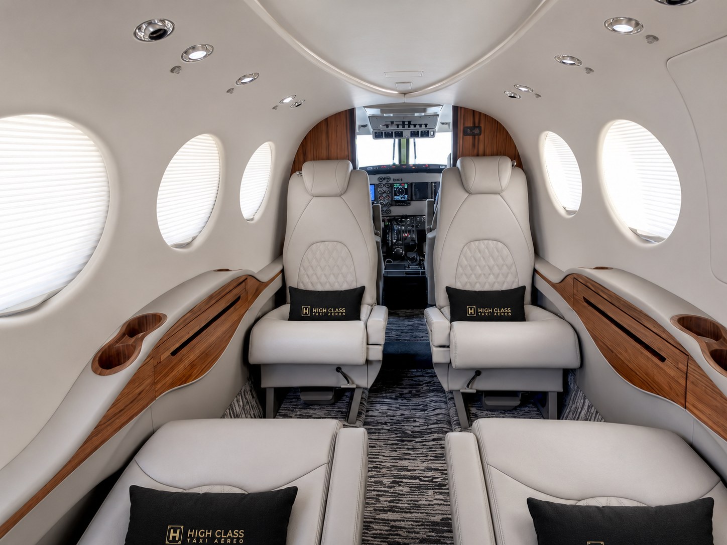 Cabine executiva com acabamento premium da High Class